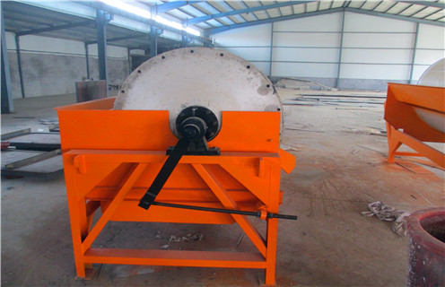 濕式磁選機(jī)，如何才能調(diào)整好濕式磁選機(jī)的磁系偏角？_工作原理_釩鈦鐵礦如何才能調(diào)整好濕式磁選機(jī)的磁系偏角？型號(hào)參數(shù)及磁場強(qiáng)度 