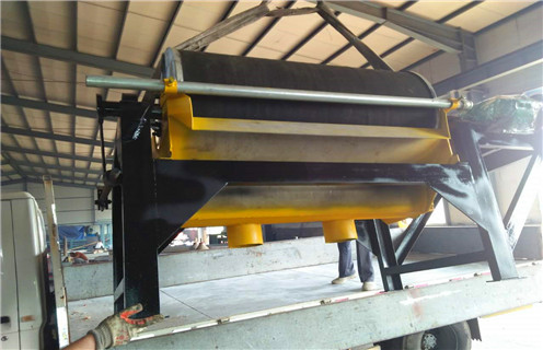 小型干式磁選機(jī)，小型鐵礦干式磁選機(jī)的配置要考慮客戶情況_濰坊小型鐵礦干式磁選機(jī)的配置要考慮客戶情況參數(shù)及生產(chǎn)廠家