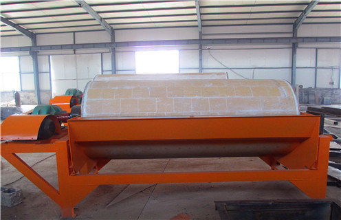 干粉磁選機(jī)，關(guān)注行業(yè)生產(chǎn)，干粉磁選機(jī)更適合市場(chǎng)使用，關(guān)注行業(yè)生產(chǎn)，干粉磁選機(jī)更適合市場(chǎng)使用磁場(chǎng)一般為多少_磁塊如何排列